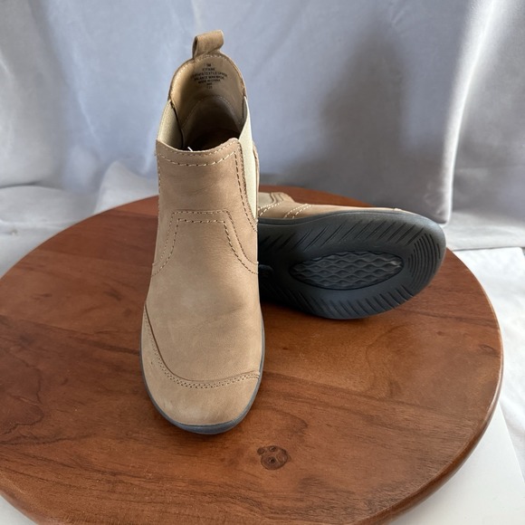 Earth Faine Slip On Flat Round Toe Tan Leather Ankle Boot Women's Size 5 - Picture 3 of 13